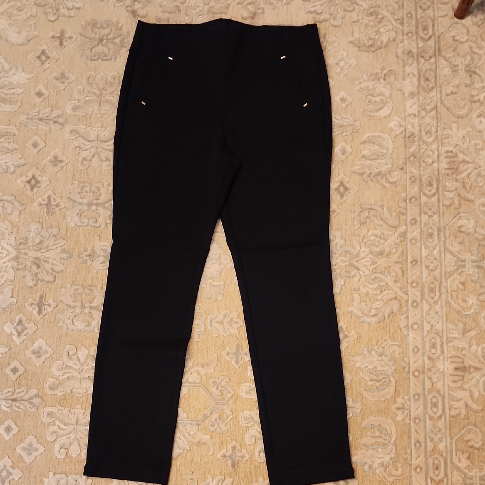 Chicos Black Women's Juliet Ponte Pants. Chicos sz 1.5R (US equiv sz 10R.)